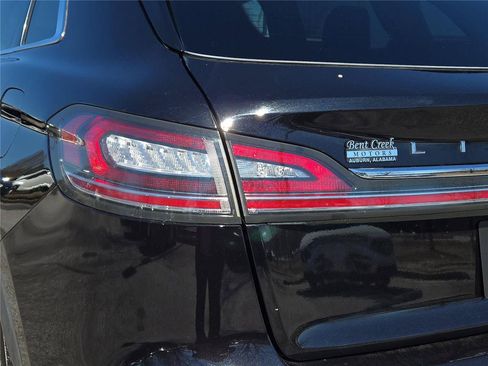 Used 2022 Lincoln Nautilus Reserve AWD/4WD image 9
