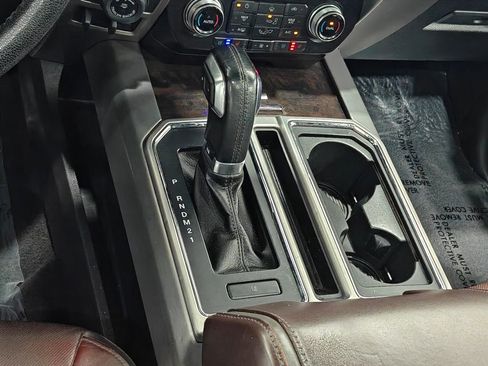 Used 2016 Ford F150 Platinum w/ Equipment Group 701A Luxury image 10