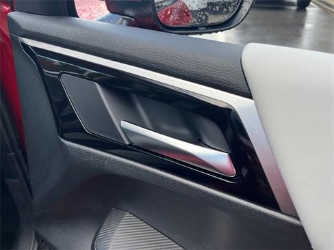 New 2025 Mitsubishi Outlander SE image 32