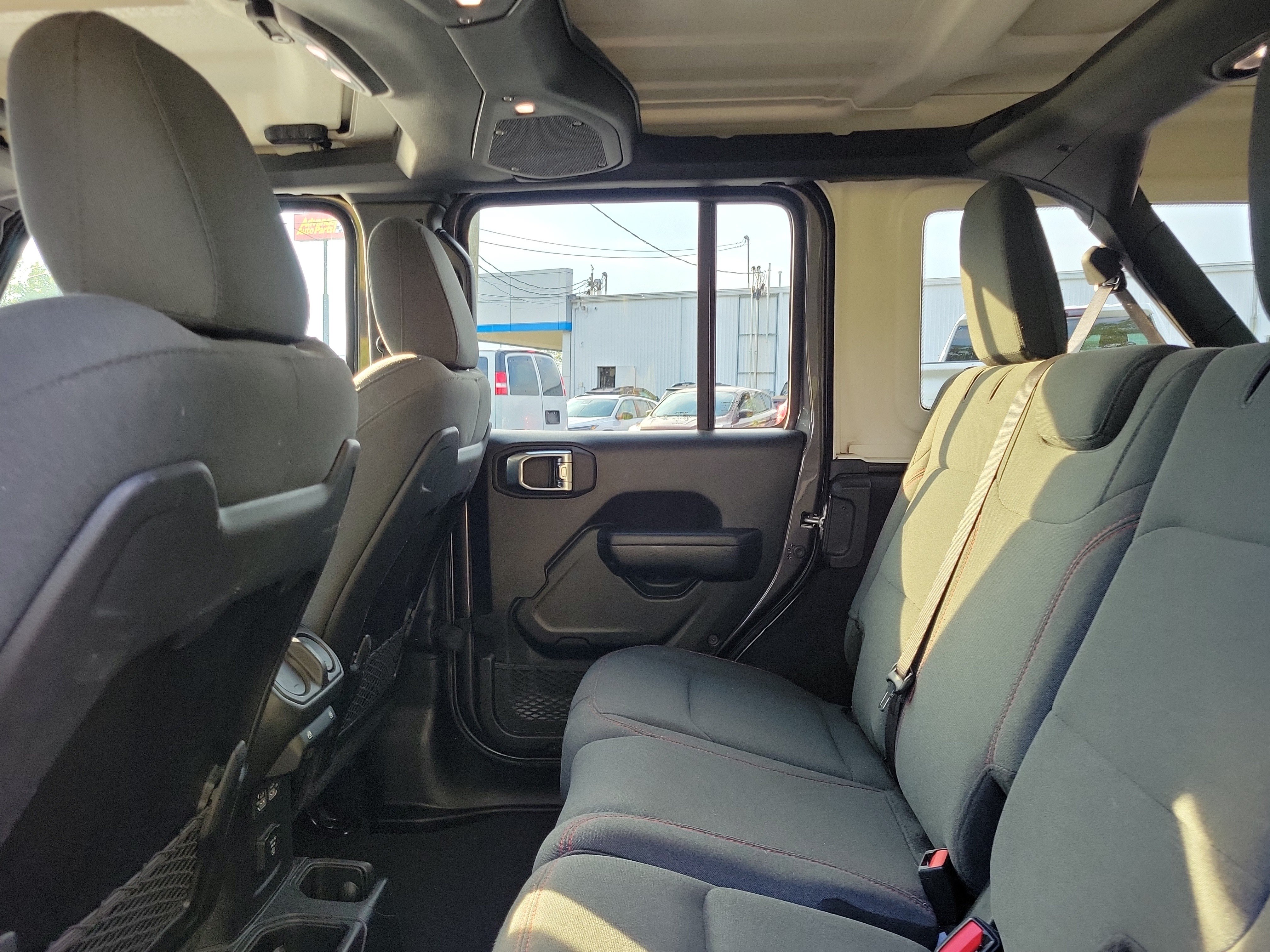 Used 2024 Jeep Wrangler Unlimited Rubicon AWD/4WD image 11