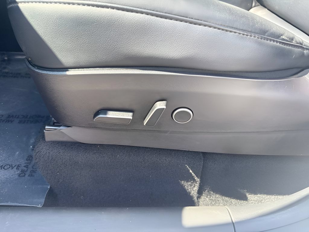 Used 2022 Tesla Model Y Long Range AWD/4WD image 10
