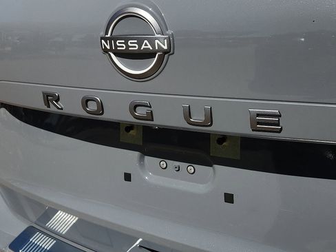 Used 2025 Nissan Rogue SL w/ SL Premium Package image 8