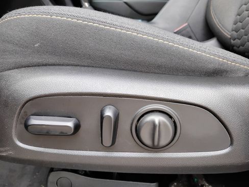 Used 2020 Chevrolet Equinox LT FWD image 14