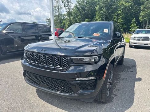 Used 2025 Jeep Grand Cherokee Summit w/ Obsidian Package AWD/4WD image 2