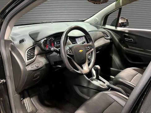 Used 2020 Chevrolet Trax LT w/ LT Convenience Package AWD/4WD image 16