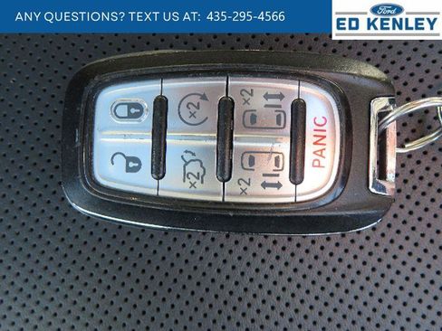 Used 2024 Chrysler Pacifica Limited FWD image 12