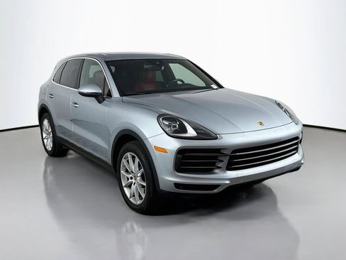 Used 2023 Porsche Cayenne AWD/4WD image 3