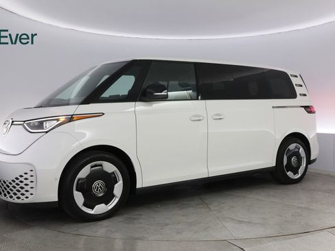 Used 2025 Volkswagen ID. Buzz Pro S RWD image 18