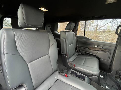 Used 2024 Lexus GX 550 w/ Accessory Package (Z1) image 36