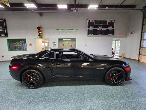 Used 2014 Chevrolet Camaro SS w/ SS Performance Package RWD image 5