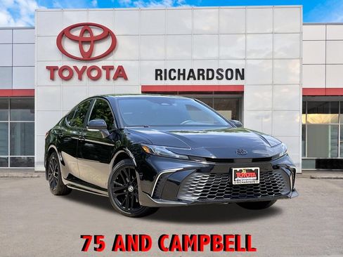 Used 2026 Toyota Camry SE FWD image 1