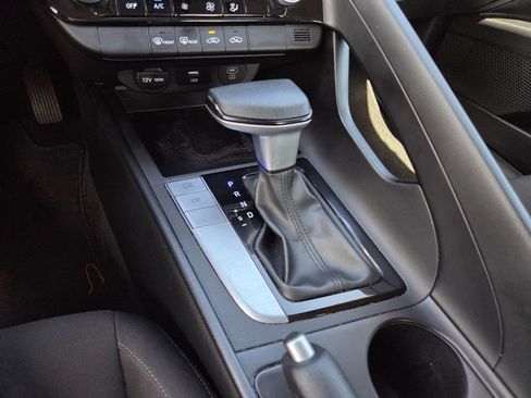 Used 2024 Hyundai Elantra SEL FWD image 13