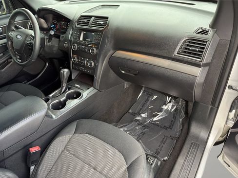 Used 2019 Ford Explorer XLT FWD image 10