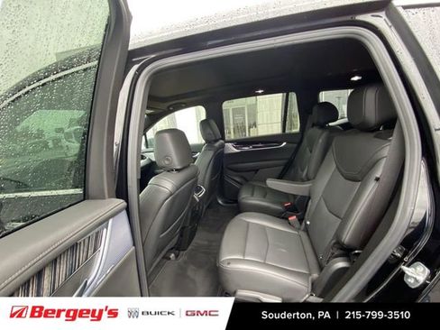 Used 2025 Cadillac XT6 Premium Luxury image 27