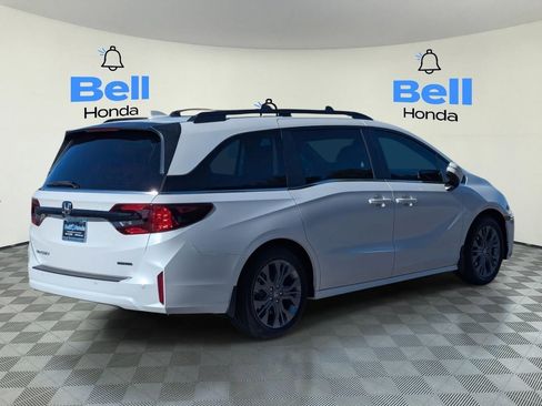 New 2026 Honda Odyssey Touring image 3