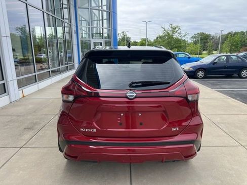 Used 2023 Nissan Kicks SR w/ SR Premium Package FWD image 5