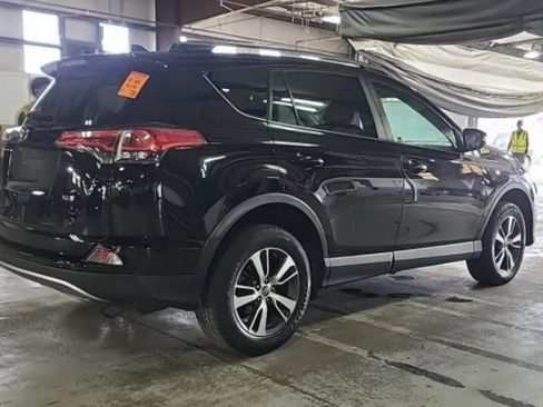 Used 2018 Toyota RAV4 XLE FWD image 3
