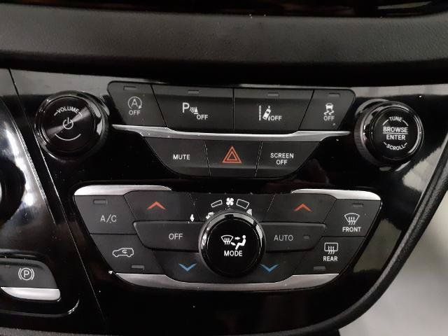 Used 2025 Chrysler Pacifica Select FWD image 5