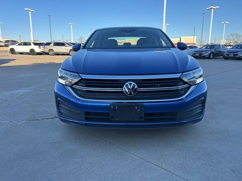 Used 2024 Volkswagen Jetta SE image 2