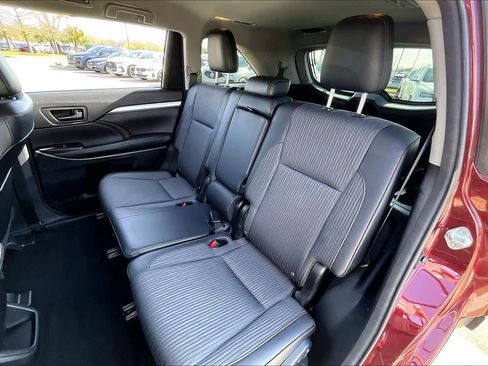 Used 2016 Toyota Highlander Plus image 18