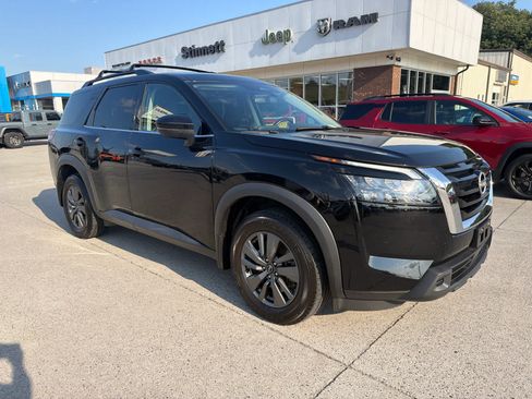 Used 2023 Nissan Pathfinder SV AWD/4WD image 1