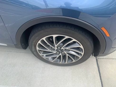 Used 2019 Lincoln Nautilus Reserve FWD image 4