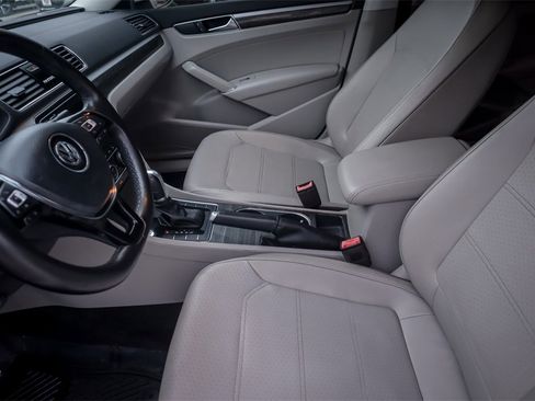 Used 2018 Volkswagen Passat 2.0T SE image 9