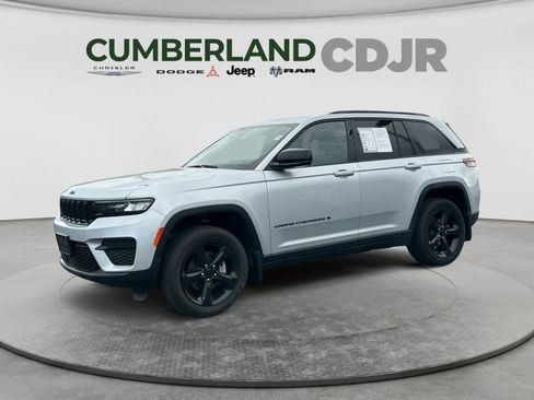 Used 2023 Jeep Grand Cherokee Altitude AWD/4WD image 1