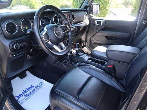 Used 2022 Jeep Wrangler Unlimited Sahara w/ Cold Weather Group image 27