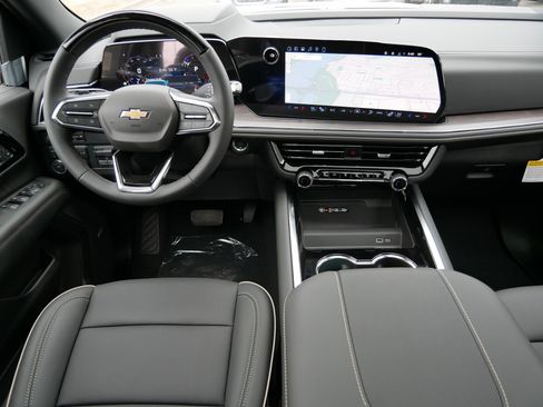 New 2026 Chevrolet Suburban Premier image 14