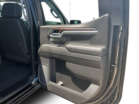 Used 2025 GMC Sierra 1500 SLT AWD/4WD image 18