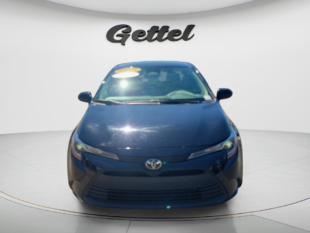 Used 2025 Toyota Corolla LE FWD image 2