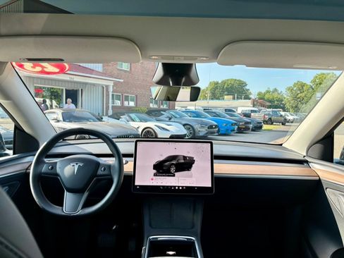 Used 2023 Tesla Model Y Long Range AWD/4WD image 11