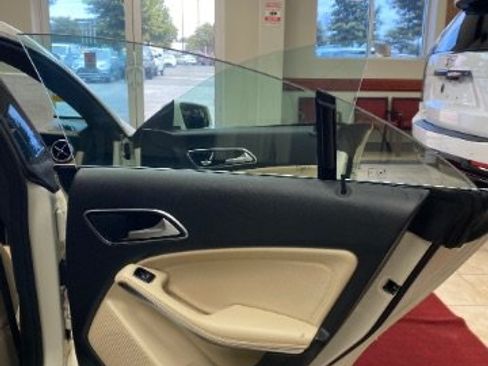 Used 2018 Mercedes-Benz CLA 250 4MATIC image 10