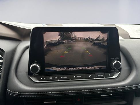 Used 2023 Nissan Rogue S image 14