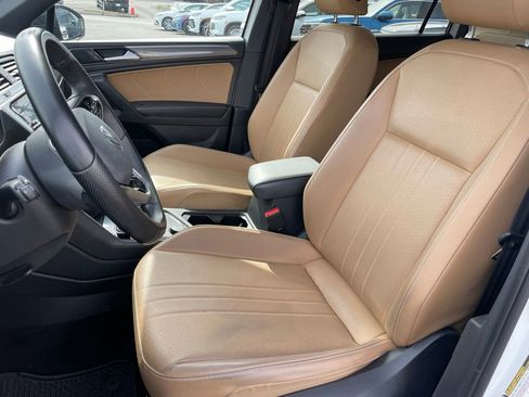 Used 2023 Volkswagen Tiguan SE R-Line image 6
