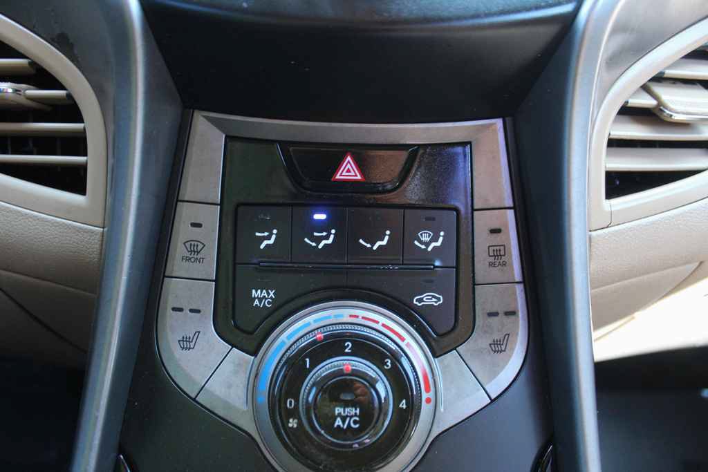 Used 2013 Hyundai Elantra Limited FWD image 17