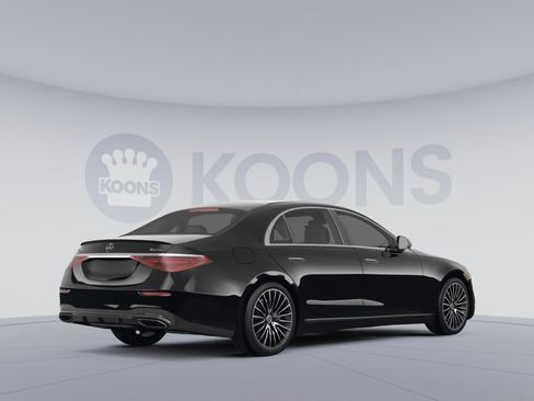 Used 2022 Mercedes-Benz S 500 4MATIC w/ AMG Line Package image 4