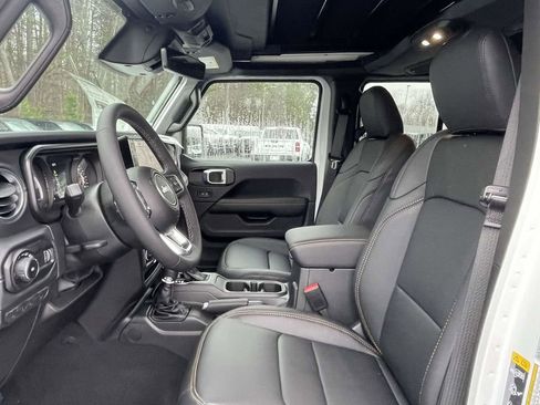 New 2026 Jeep Wrangler Unlimited Sahara AWD/4WD image 25