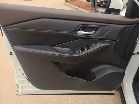 Certified 2023 Nissan Rogue SV w/ SV Premium B Package FWD image 18