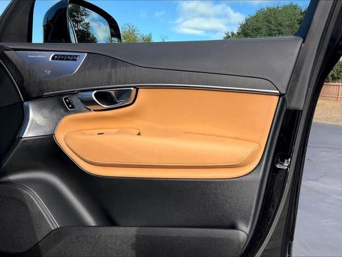 Used 2023 Volvo XC90 T8 Ultimate w/ Lounge Package image 27