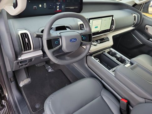 New 2026 Ford Expedition Active image 8