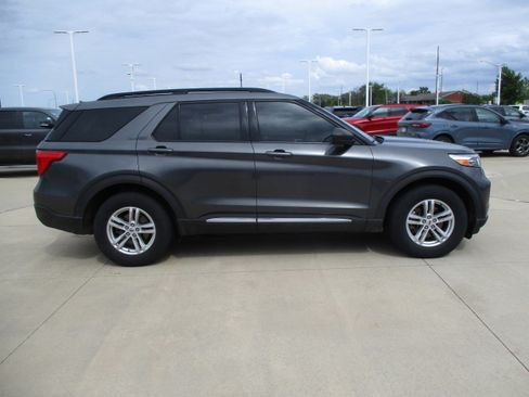 Used 2020 Ford Explorer XLT w/ Equipment Group 202A AWD/4WD image 5