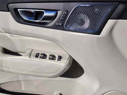 New 2026 Volvo XC60 B5 Ultra w/ Climate Package