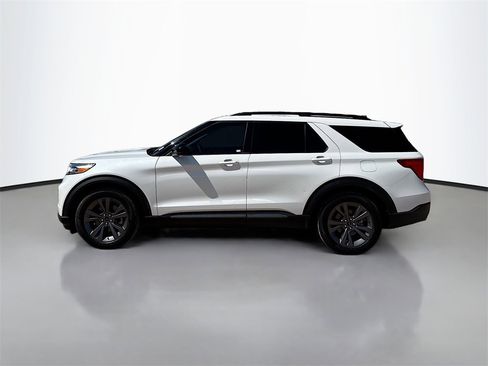 Used 2023 Ford Explorer XLT w/ Equipment Group 202A image 4