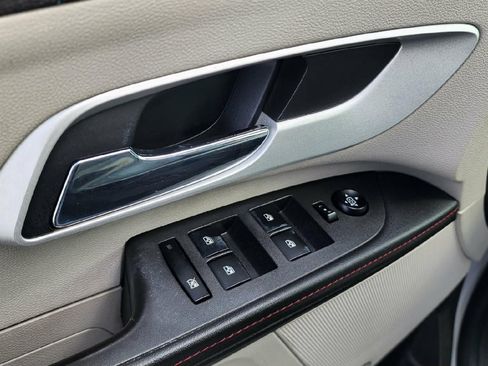 Used 2010 Chevrolet Equinox LT image 8