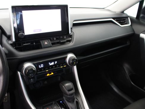 Used 2025 Toyota RAV4 LE AWD/4WD image 15