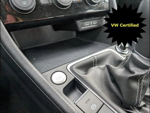 Certified 2024 Volkswagen Jetta SE w/ Black Wheel Package image 18