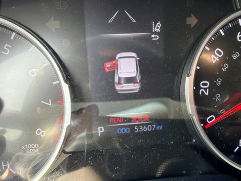 Used 2021 Toyota RAV4 LE FWD image 11