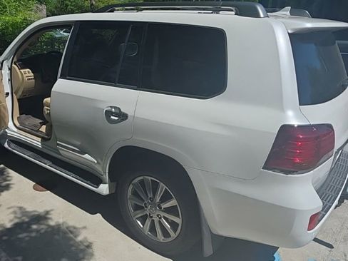 Used 2011 Lexus LX 570 4WD w/ Luxury Pkg image 4